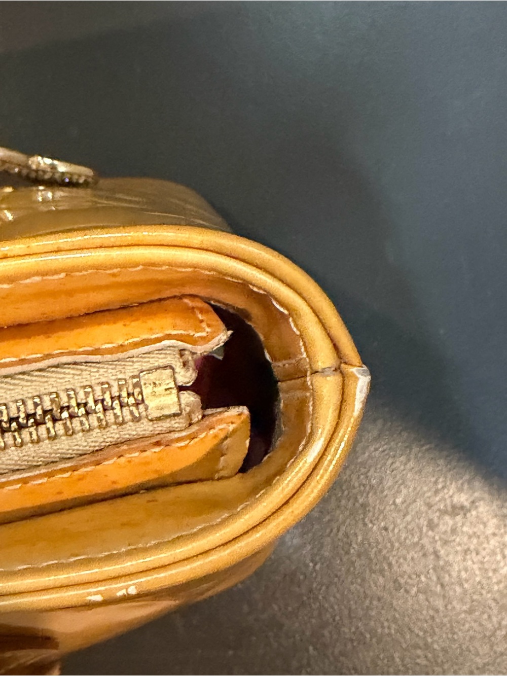 🔥GUC Vintage Louis Vuitton Houston Patent Leather Tote with unbranded bag charm - Picture 15 of 16